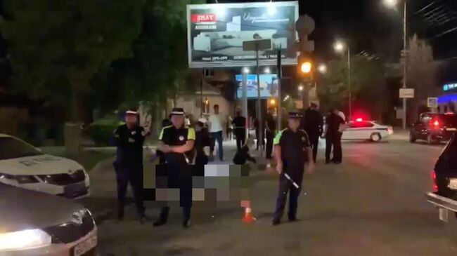 Работа СК РФ на месте происшествия, где автомобиль сбил насмерть 13-летнюю девочку в Саратове