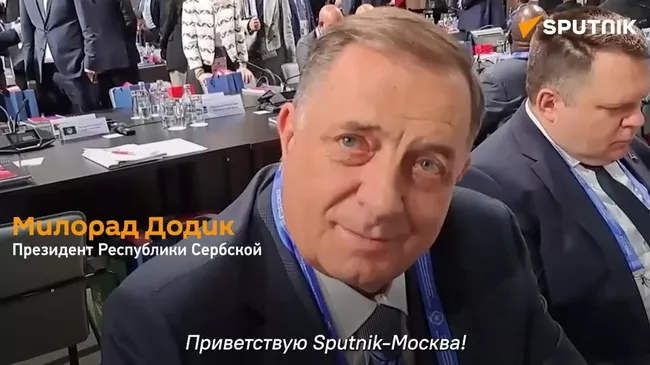 Президент Республики Сербской Милорад Додик благодарит агентство Sputnik