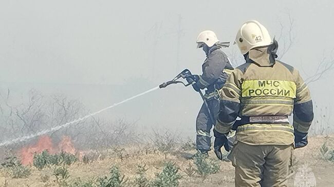 Ликвидация пожара в садовом товариществе в Приволжском районе Астраханской области Ликвидация пожара в садовом товариществе в Приволжском районе Астраханской области