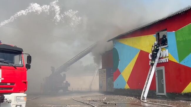 Пожар в магазине стройматериалов в Калуге. 28 мая 2025