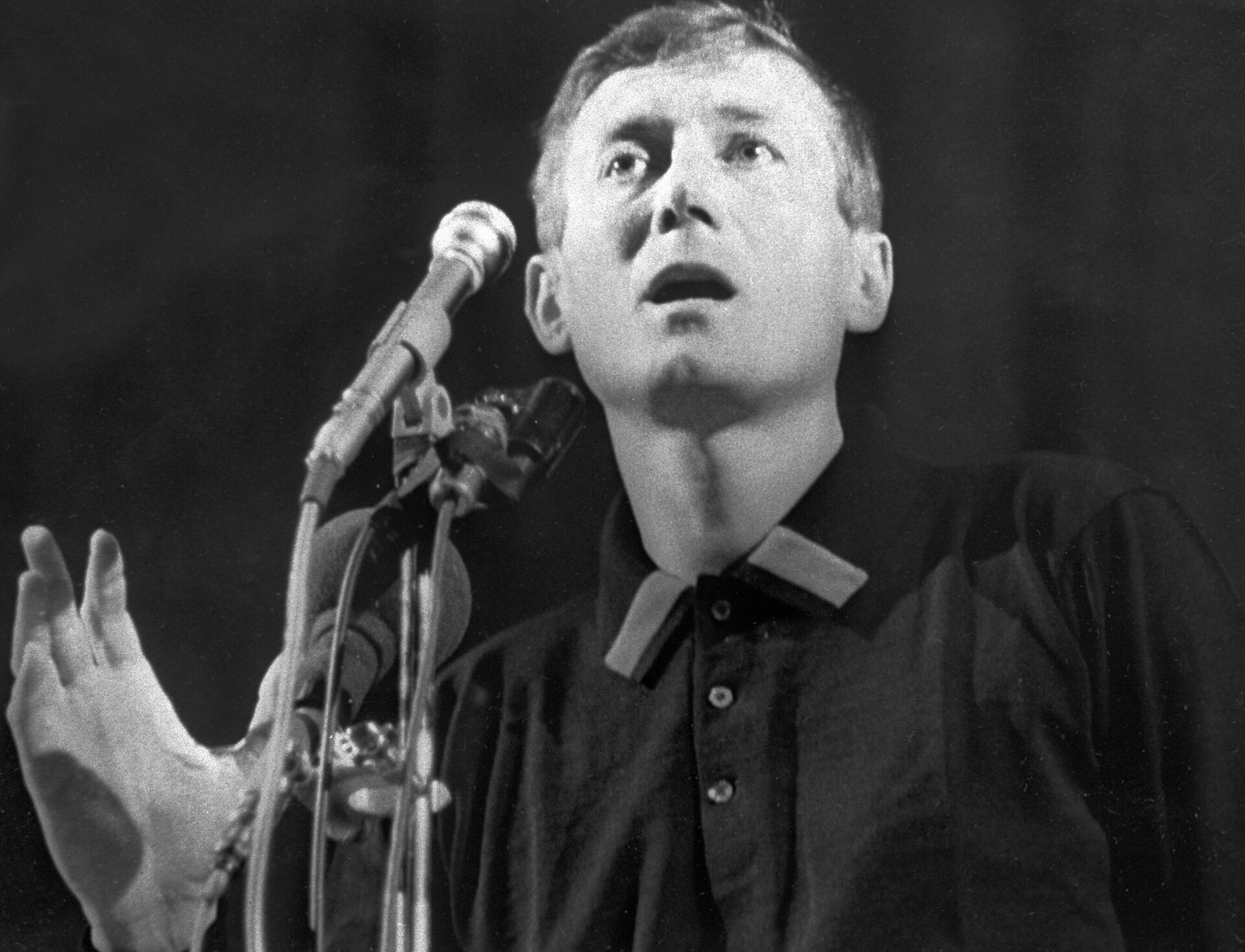 Советский поэт Евгений Евтушенко Советский поэт Евгений Евтушенко - РИА Новости, 1920, 28.05.2025