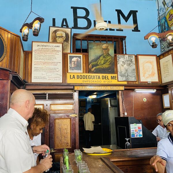 Бар Бодегита дель Медио в Старой Гаване Бар Бодегита дель Медио в Старой Гаване