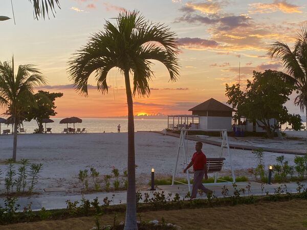 Пляж у отеля Melia Peninsula в Тринидаде Пляж у отеля Melia Peninsula в Тринидаде