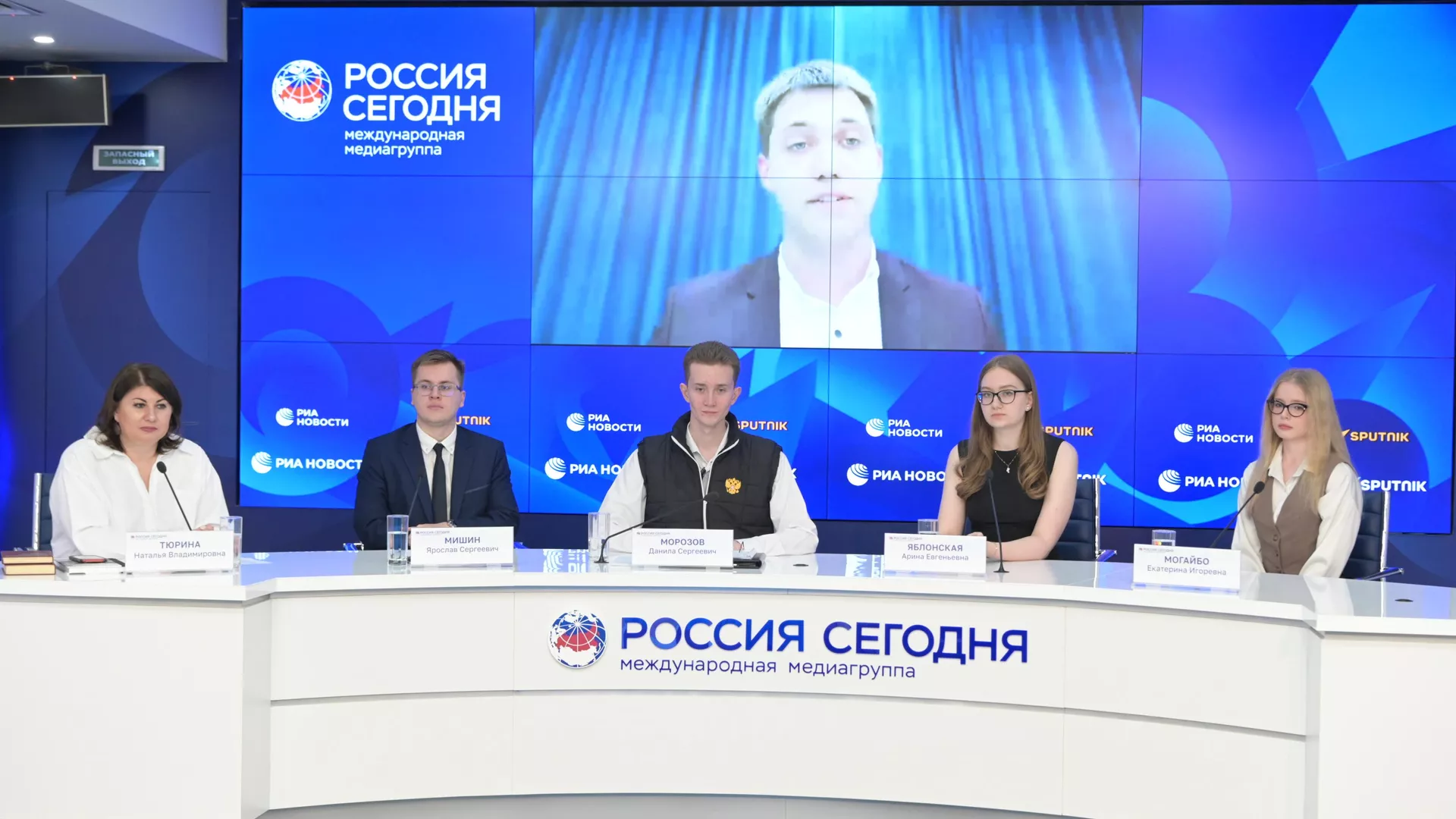 Видеомост по итогам просветительского проекта Освобождение. Путь к Победе Видеомост по итогам просветительского проекта Освобождение. Путь к Победе - РИА Новости, 1920, 30.05.2025