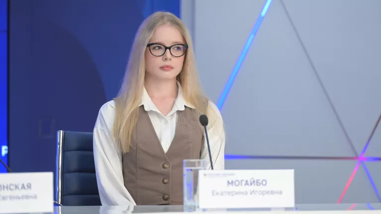 Студентка магистратуры кафедры психологии, тьютор отдела социальной защиты Государственного университета Дубна Екатерина Могайбо Студентка магистратуры кафедры психологии, тьютор отдела социальной защиты Государственного университета Дубна Екатерина Могайбо