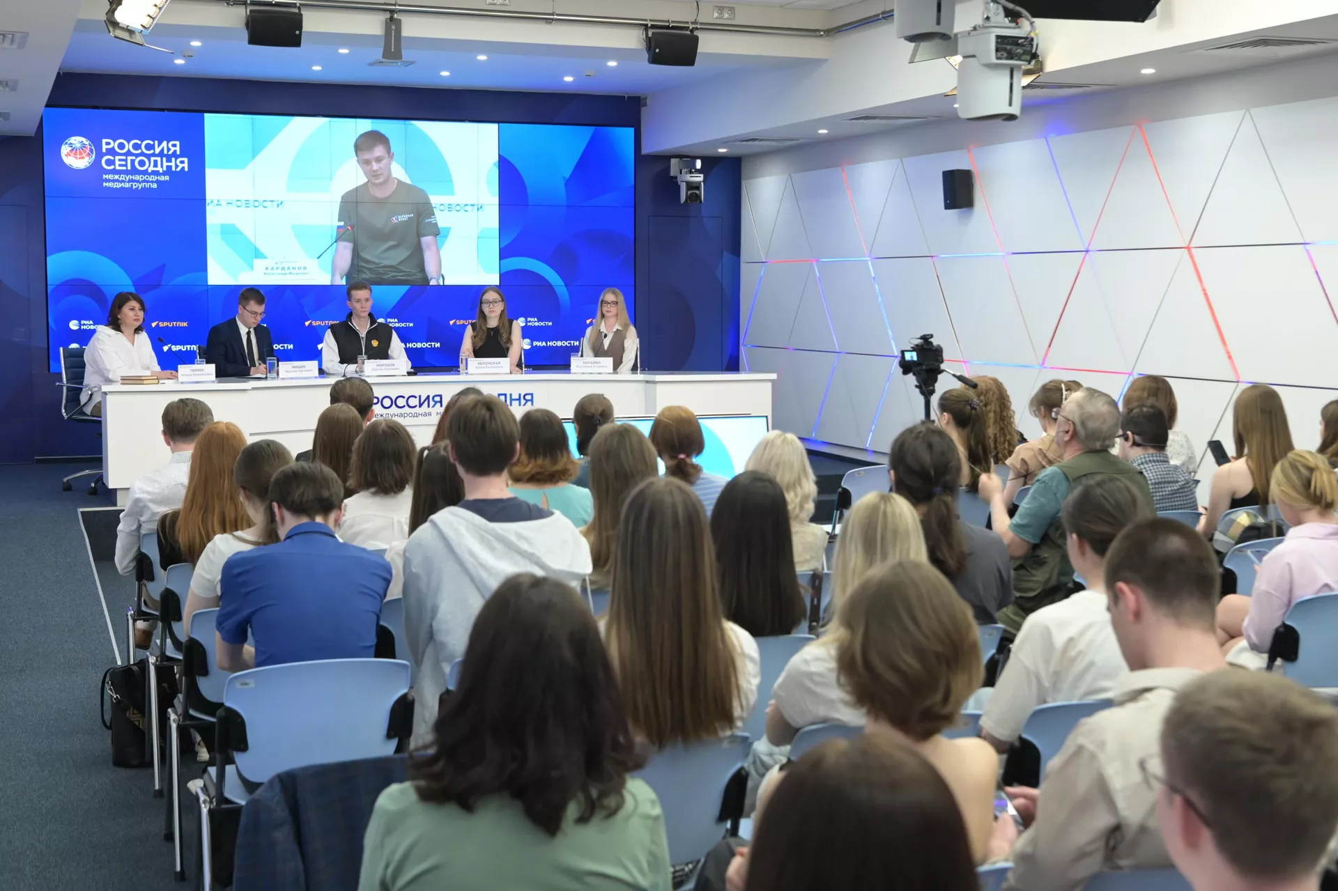 Видеомост по итогам просветительского проекта Освобождение. Путь к Победе Видеомост по итогам просветительского проекта Освобождение. Путь к Победе - РИА Новости, 1920, 29.05.2025