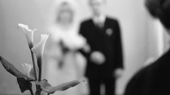 Молодожены во Дворце бракосочетания