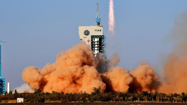 Старт ракеты-носителя Long March 2D