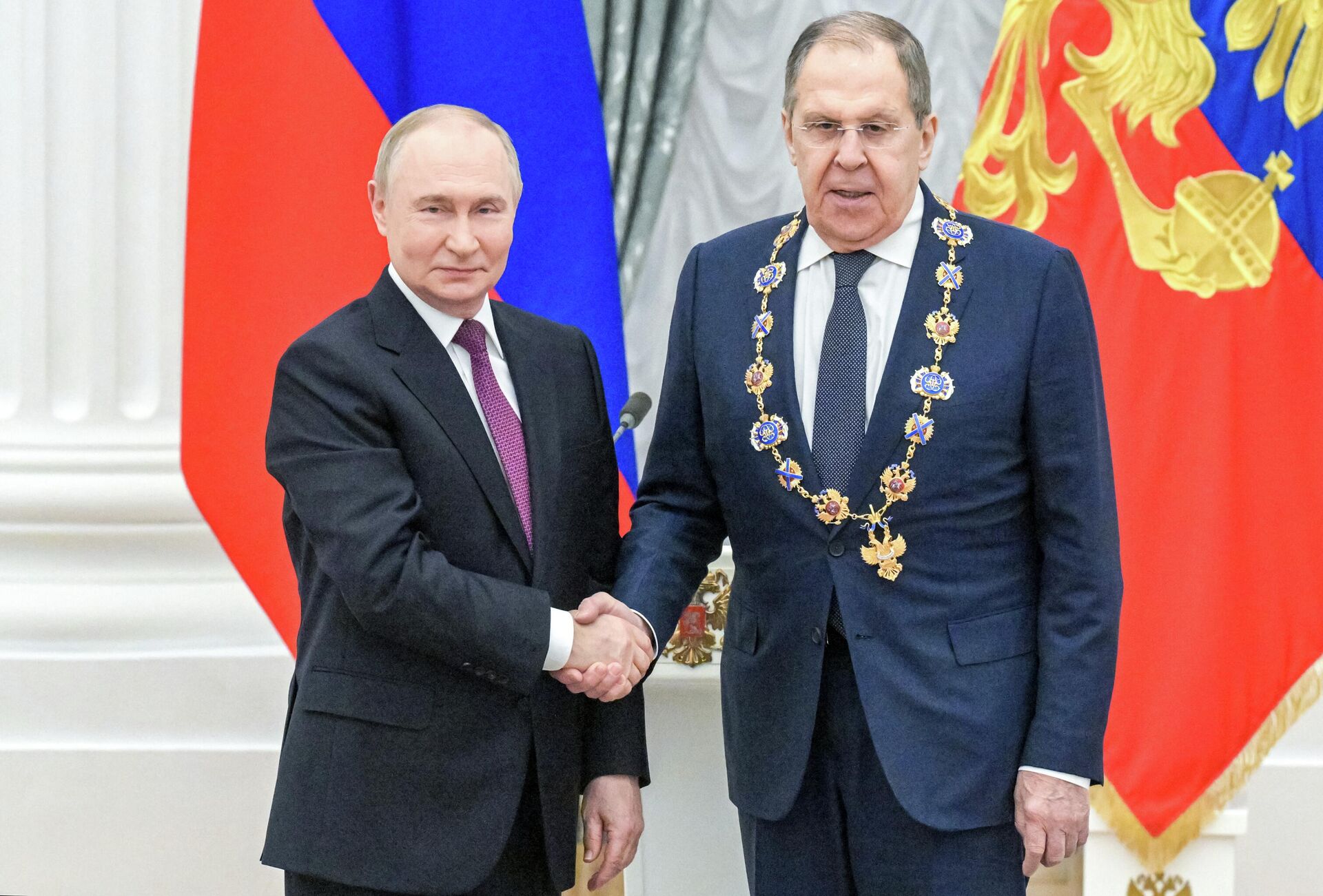 22 мая 2025. Президент РФ Владимир Путин и министр иностранных дел РФ Сергей Лавров, удостоенный ордена Святого Андрея Первозванного, на церемонии вручения высших государственных наград РФ 22 мая 2025. Президент РФ Владимир Путин и министр иностранных дел РФ Сергей Лавров, удостоенный ордена Святого Андрея Первозванного, на церемонии вручения высших государственных наград РФ - РИА Новости, 1920, 21.08.2025