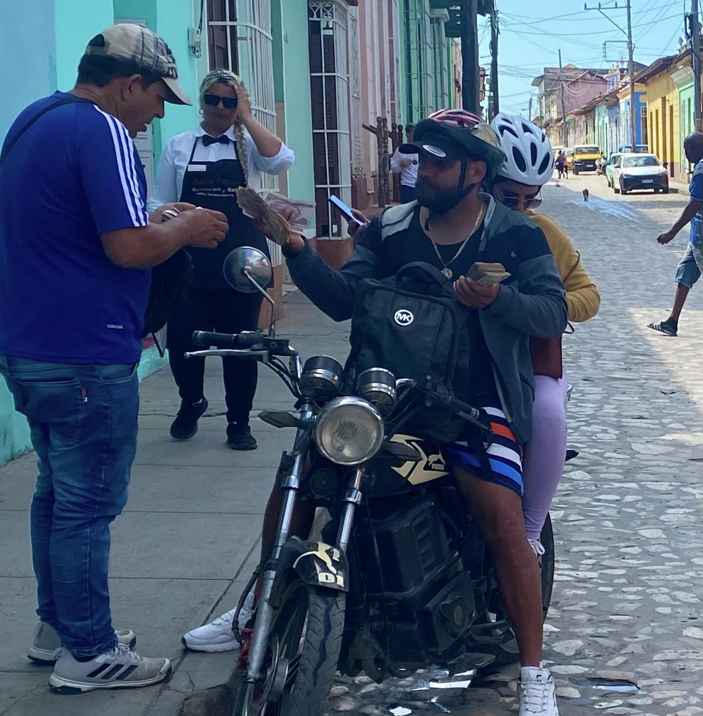 Обмен валюты на улице Обмен валюты на улице