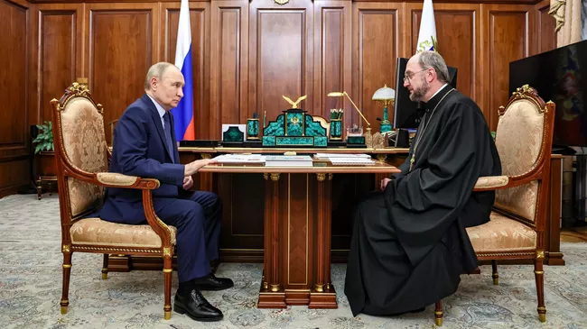 Президент РФ Владимир Путин встретился с протоиереем Александром Ткаченко 