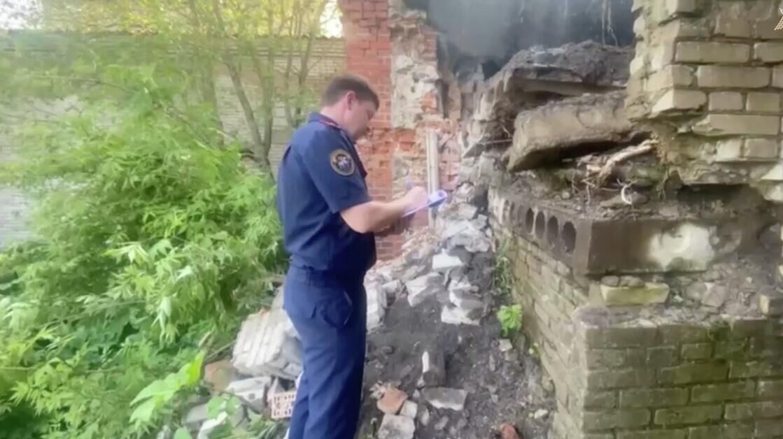 Работа СК РФ на месте происшествия, где погибли две школьницы из Волосовского района Ленинградской области - РИА Новости, 1920, 31.05.2025