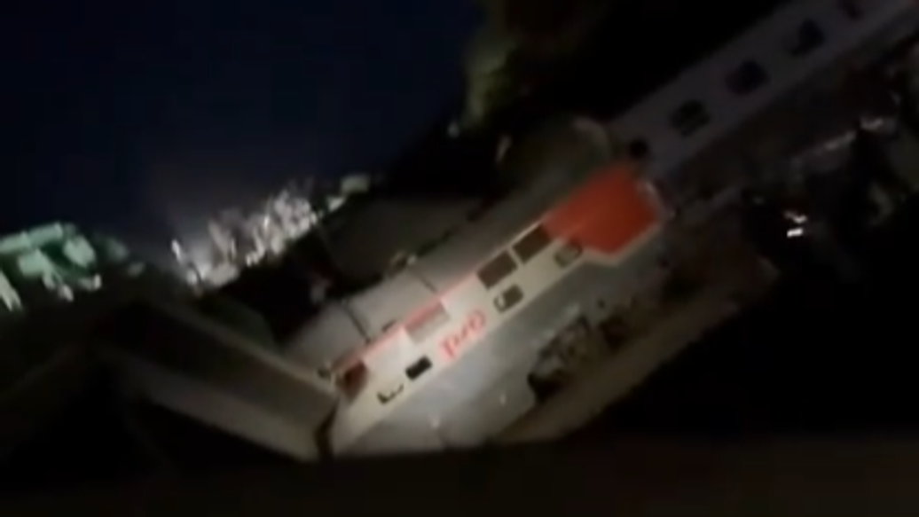 МЖД: причиной ЧП с мостом и поездом стало вмешательство в работу транспорта