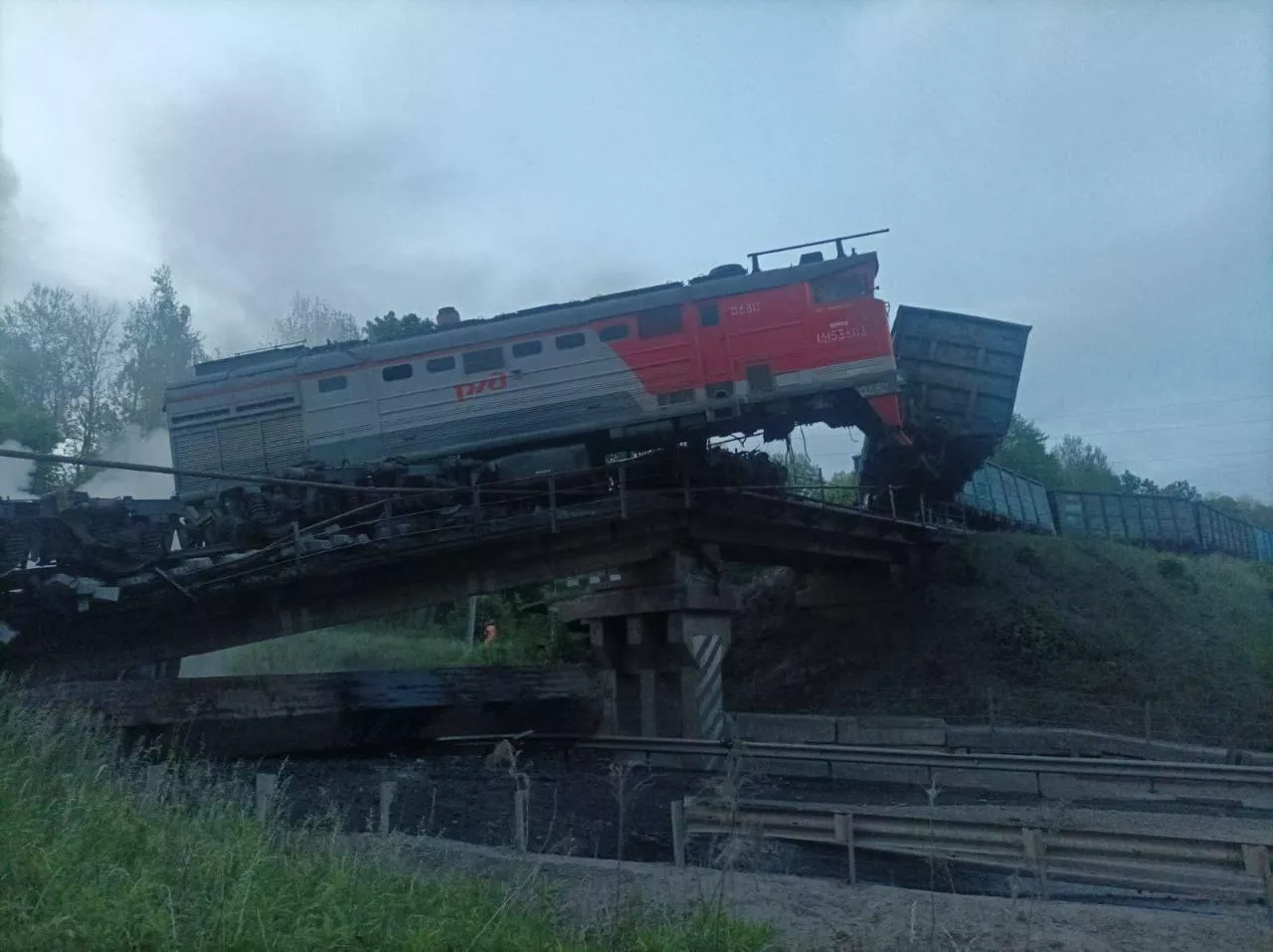 Обрушение железнодорожного моста в Курской области Обрушение железнодорожного моста в Курской области - РИА Новости, 1920, 01.06.2025