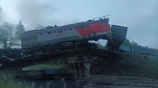 Обрушение железнодорожного моста в Курской области