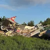 Один из вагонов поезда Климов - Москва, раздавленный обрушившимся мостом в Брянской области