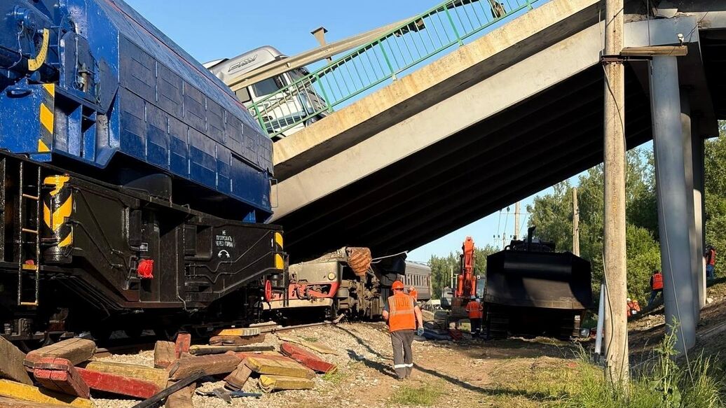 Крушение поездов в Брянской и Курской областях