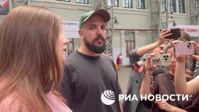 Девушка на Киевском вокзале, ждавшая бабушку на резервном составе №902