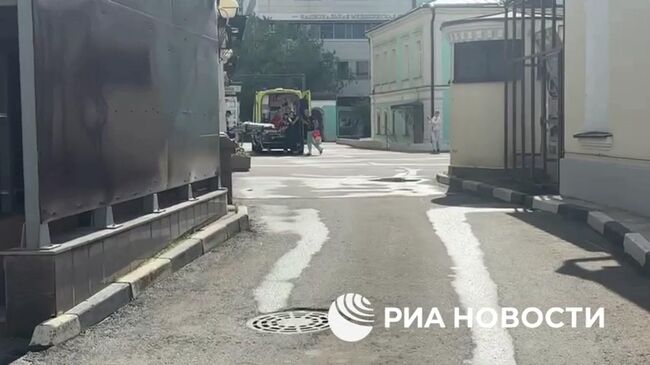 Еще одного ребенка доставили на реанимобиле в клинику Рошаля в Москве