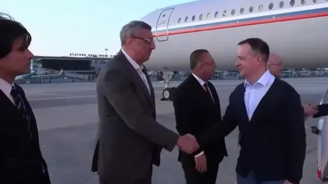 Помощник президента Владимир Мединский прибыл в Стамбул во главе российской делегации для нового раунда переговоров с Украиной