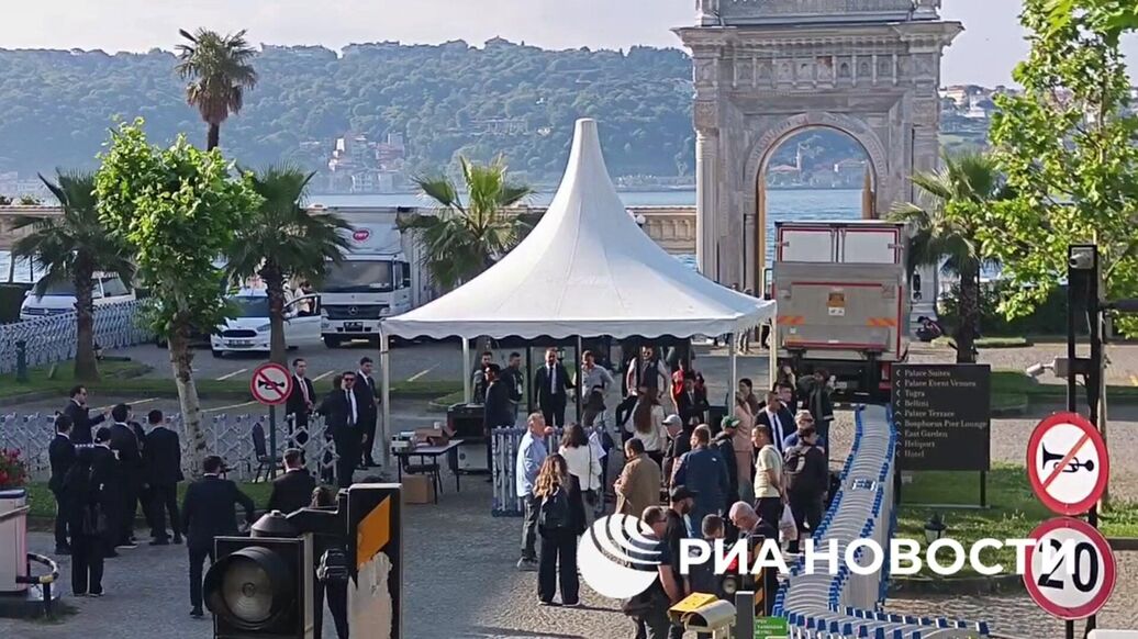 Дворец Чираган в Стамбуле проверяют на взрывные устройства