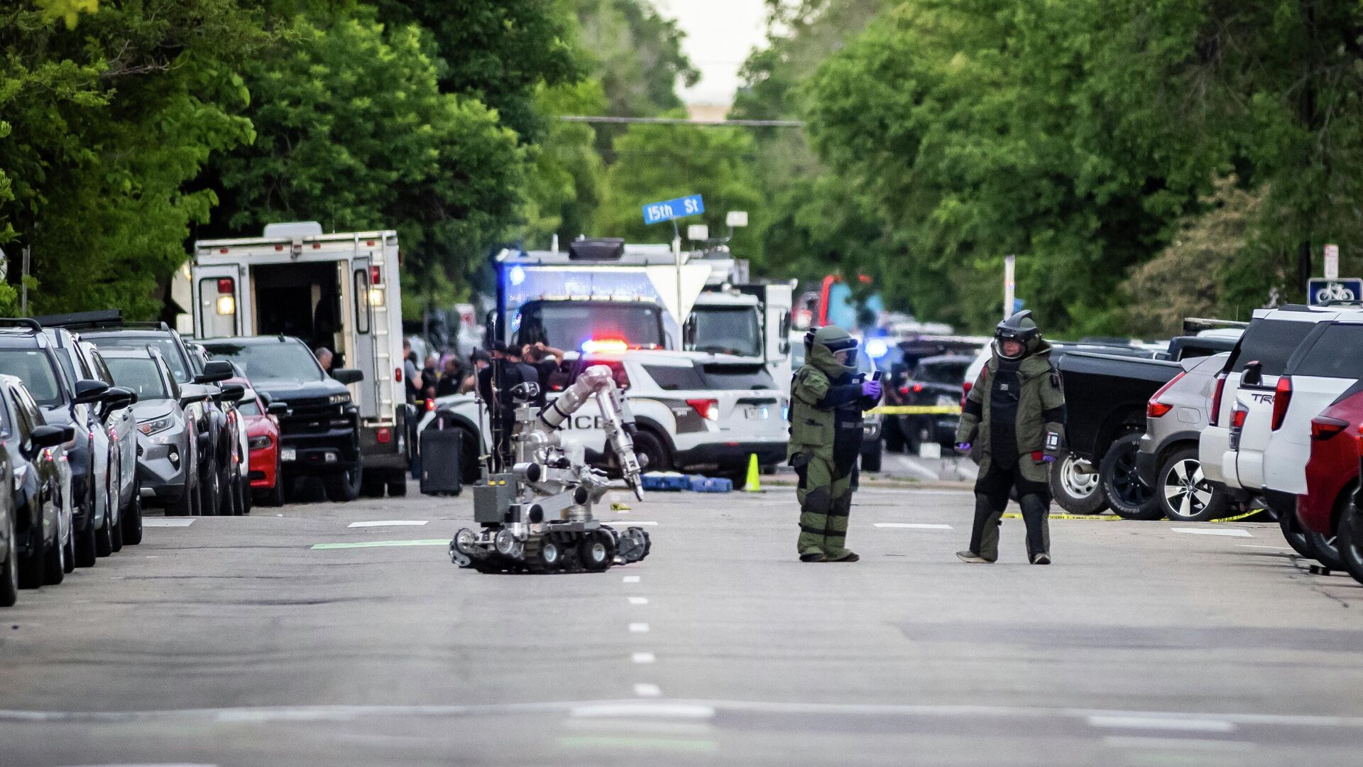 Саперы на месте происшествия в Боулдере Саперы на месте происшествия в Боулдере - РИА Новости, 1920, 02.06.2025