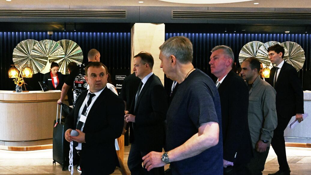 Часть российской делегации вернулась в отель в Стамбуле