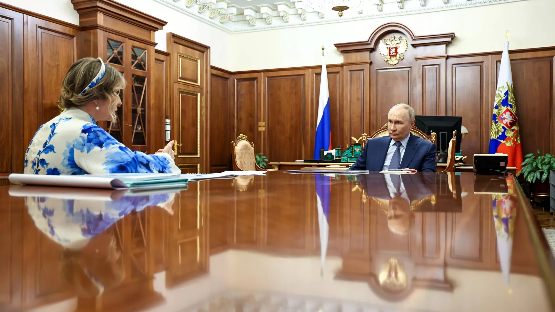 Президент РФ Владимир Путин и уполномоченный при президенте РФ по правам ребенка Мария Львова-Белова во время встречи - РИА Новости, 1920, 02.06.2025