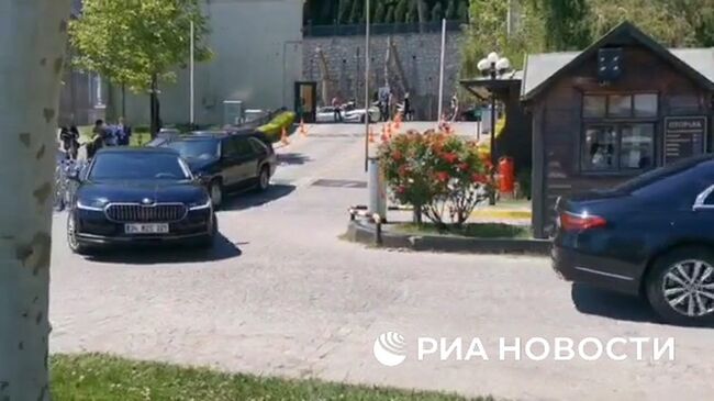 Прибытие кортежа на территорию дворца в Стамбуле, где идут переговоры России и Украины