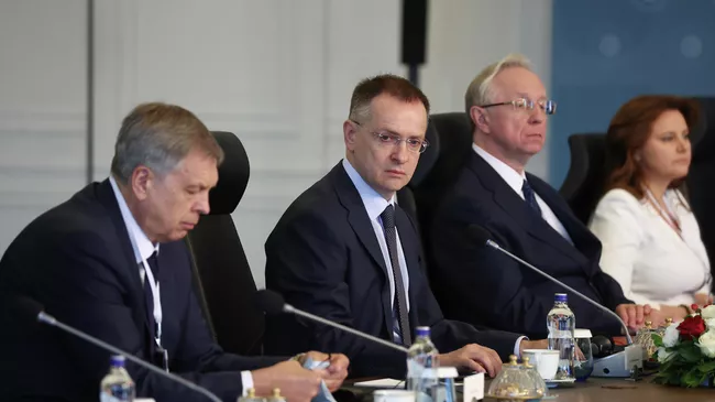Помощник президента РФ Владимир Мединский на прямых переговорах между делегациями России и Украины во дворце Чираган в Стамбуле
