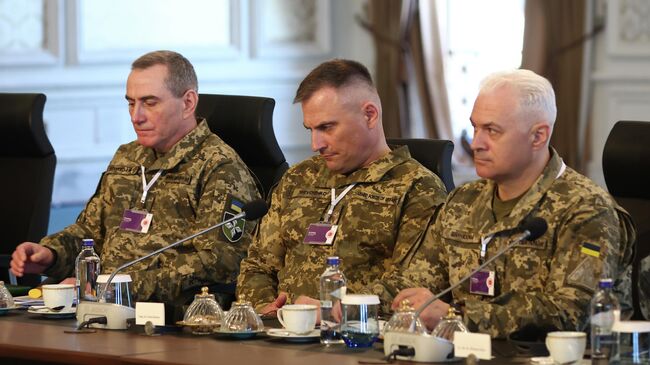 Участники украинской делегации на прямых переговорах между Россией и Украиной во дворце Чираган в Стамбуле