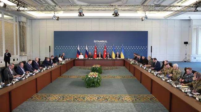 Прямые переговоры между делегациями России и Украины во дворце Чираган в Стамбуле