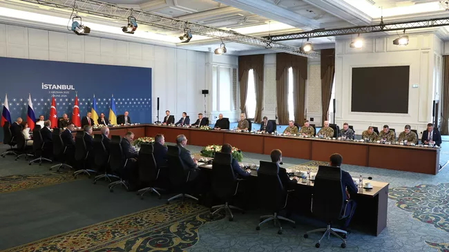 Прямые переговоры между делегациями России и Украины во дворце Чираган в Стамбуле