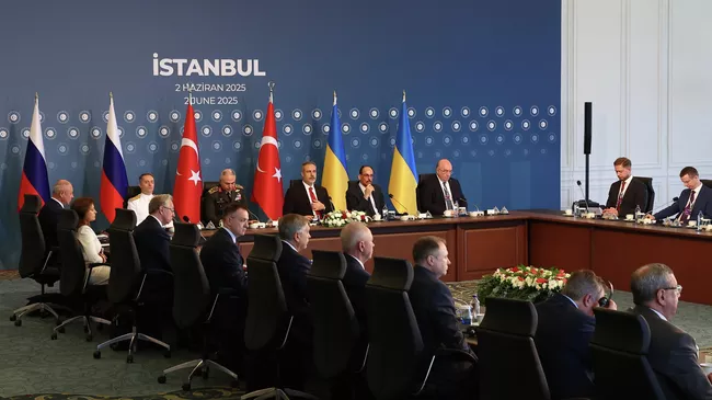 Прямые переговоры между делегациями России и Украины во дворце Чираган в Стамбуле