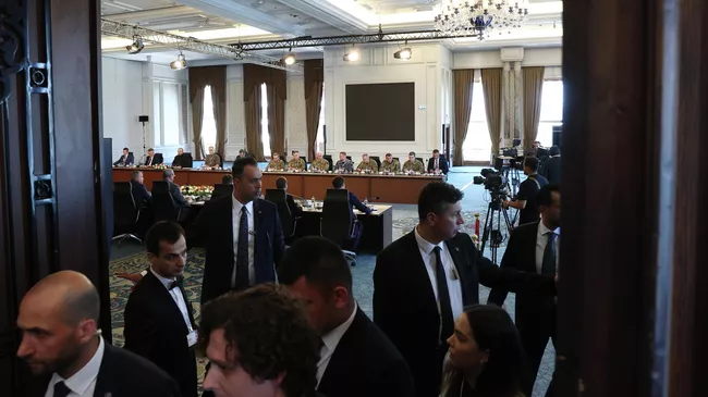 Прямые переговоры между делегациями России и Украины во дворце Чираган в Стамбуле
