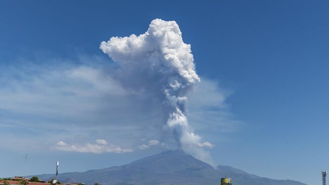 Извержение вулкана Этна на Сицилии. 2 июня 2025 Извержение вулкана Этна на Сицилии. 2 июня 2025