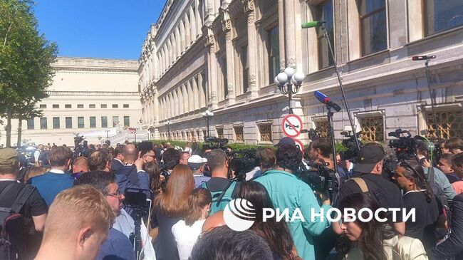 Журналисты ждут пресс-конференцию российской делегации