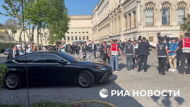 Отъезд делегации России с места проведения переговоров с Украиной в Стамбуле