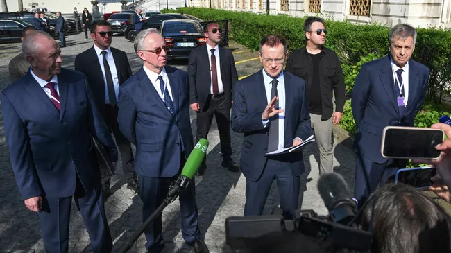 Владимир Мединский после переговоров между делегациями России и Украины в дворце Чираган