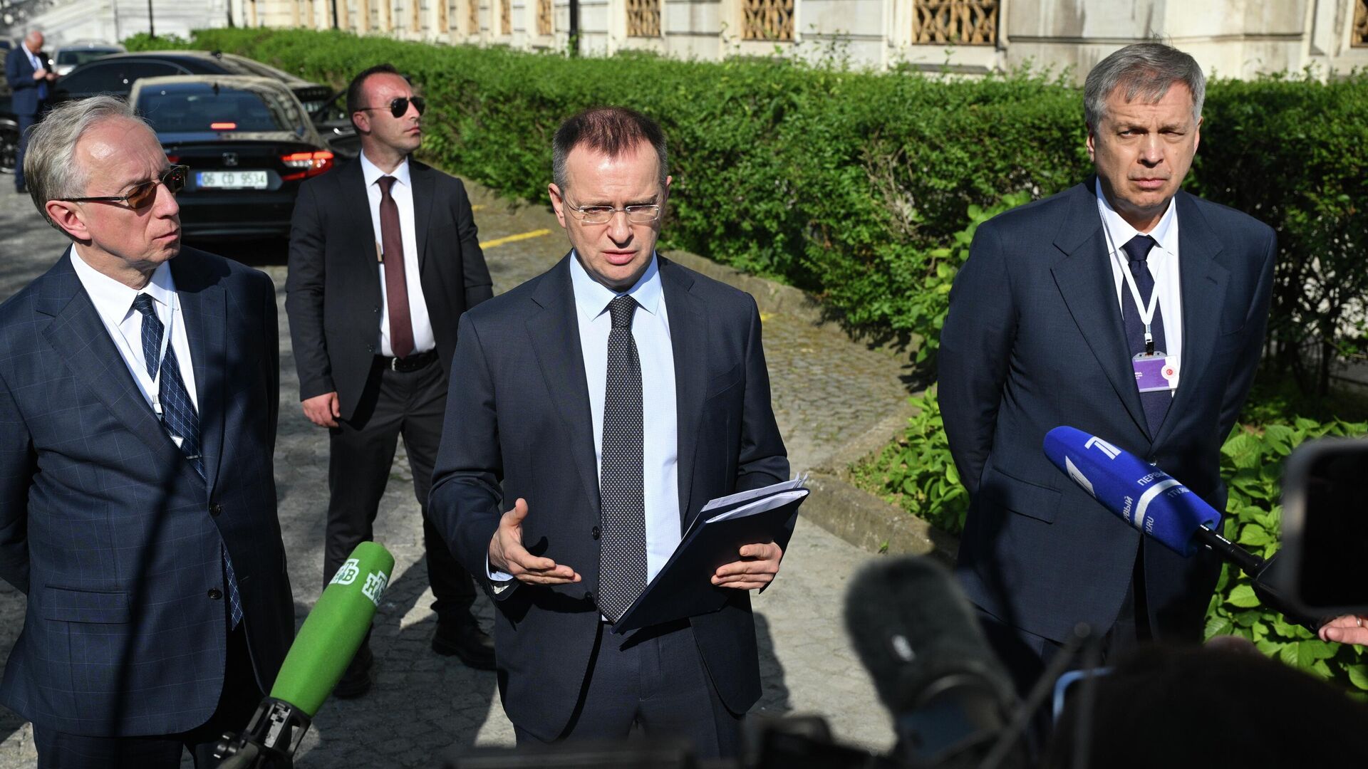 Полное заявление Мединского по итогам переговоров с Украиной в Стамбуле Полное заявление Мединского по итогам переговоров с Украиной в Стамбуле - РИА Новости, 1920, 02.06.2025