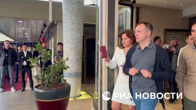 Отъезд российской делегации в аэропорт