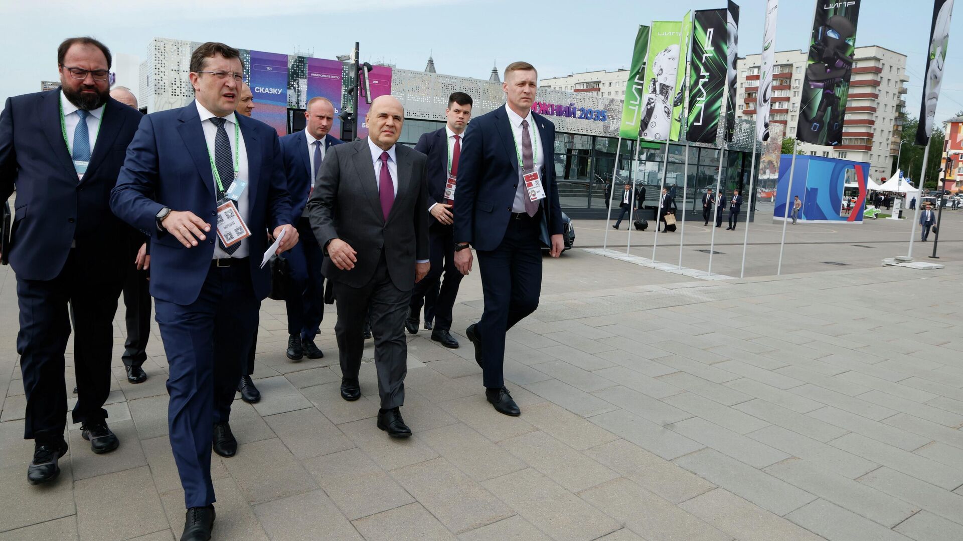 Председатель правительства РФ Михаил Мишустин во время посещения выставки Цифровая индустрия промышленной России в Нижнем Новгороде Председатель правительства РФ Михаил Мишустин во время посещения выставки Цифровая индустрия промышленной России в Нижнем Новгороде - РИА Новости, 1920, 03.06.2025