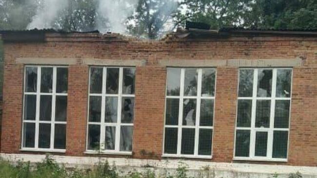 Последствия атаки здания школы в селе Скородном