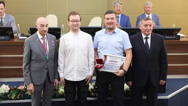 Губернатор Волгоградской области Андрей Бочаров, Сергей Готье с медалью и другие участники Всероссийской конференции трансплантологов