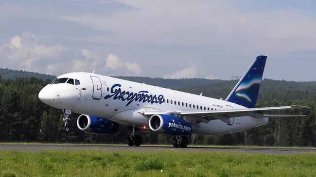 Пассажирский самолет Sukhoi SuperJet 100-95LR авиакомпании Якутия