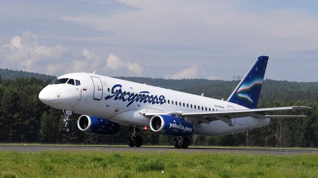 Пассажирский самолет Sukhoi SuperJet 100-95LR авиакомпании Якутия