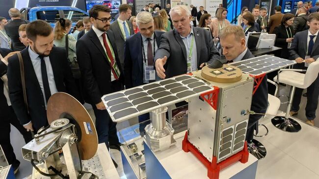 Компания Геоскан представила полноразмерный макет университетского спутника Лобачевский на конференции Цифровая индустрия промышленной России (ЦИПР) в Нижнем Новгороде