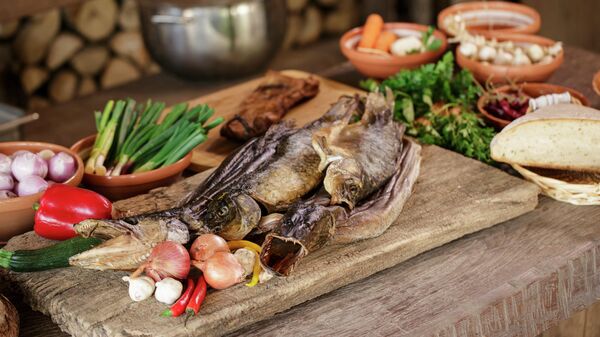 Приготовленная рыба с овощами Приготовленная рыба с овощами