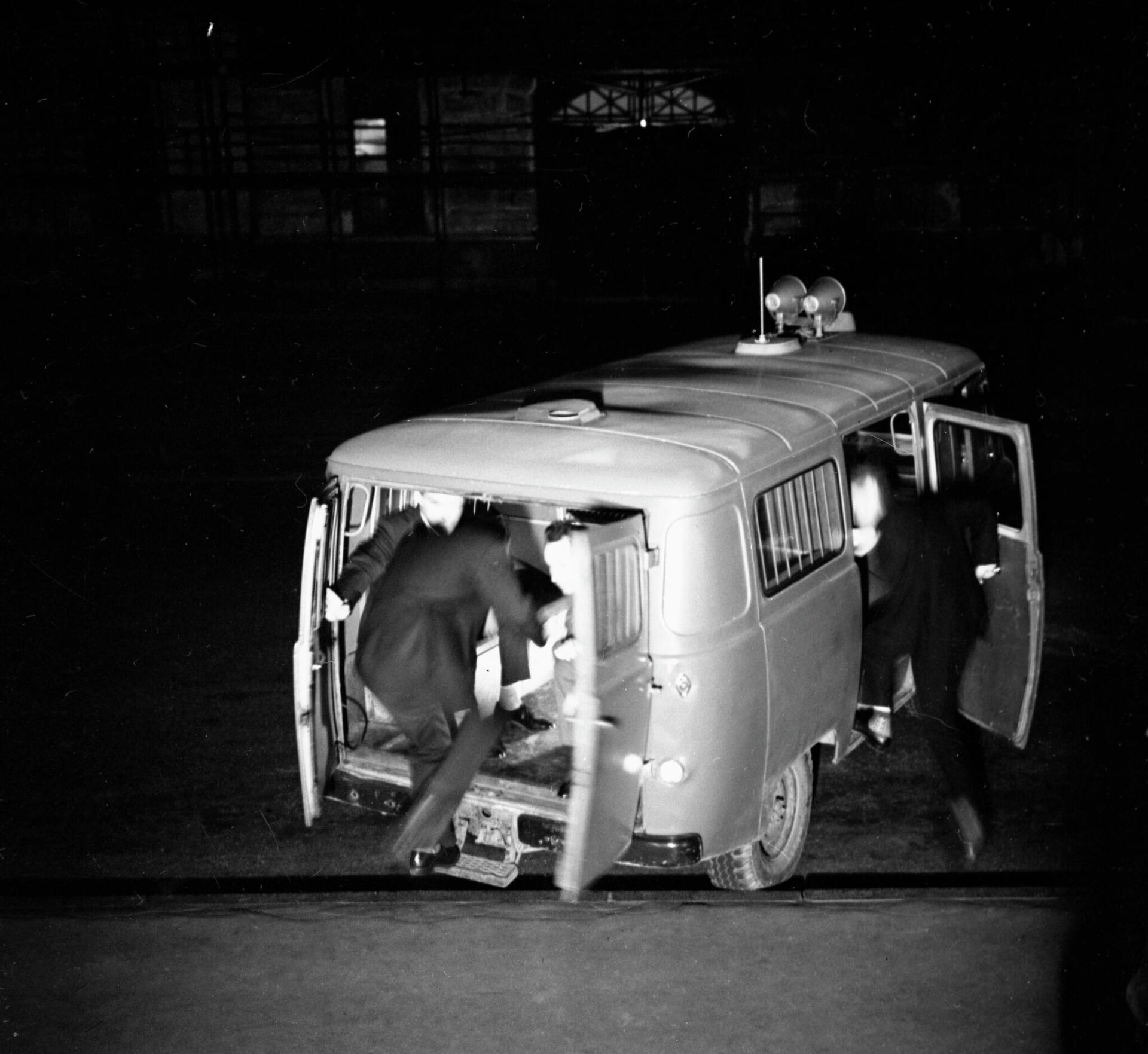 Сотрудники московской милиции отправляются на место преступления Сотрудники московской милиции отправляются на место преступления - РИА Новости, 1920, 24.10.2025