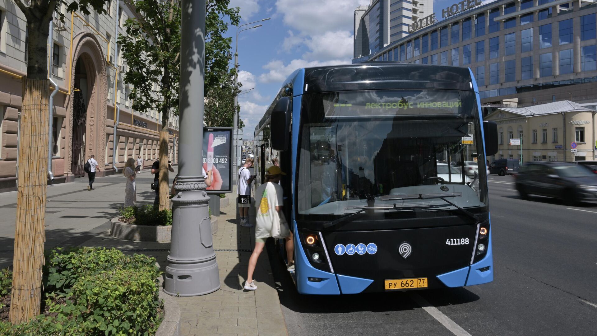 Рейс Электробус инноваций по Садовому кольцу в Москве Рейс Электробус инноваций по Садовому кольцу в Москве - РИА Новости, 1920, 04.06.2025